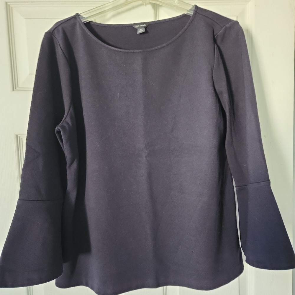 ANN TAYLOR top w/ trumpet sleeves NWOT